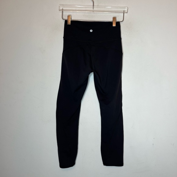 LULULEMON black In Movement High Rise Crop Leggings. Size 6 - Picture 3 of 8